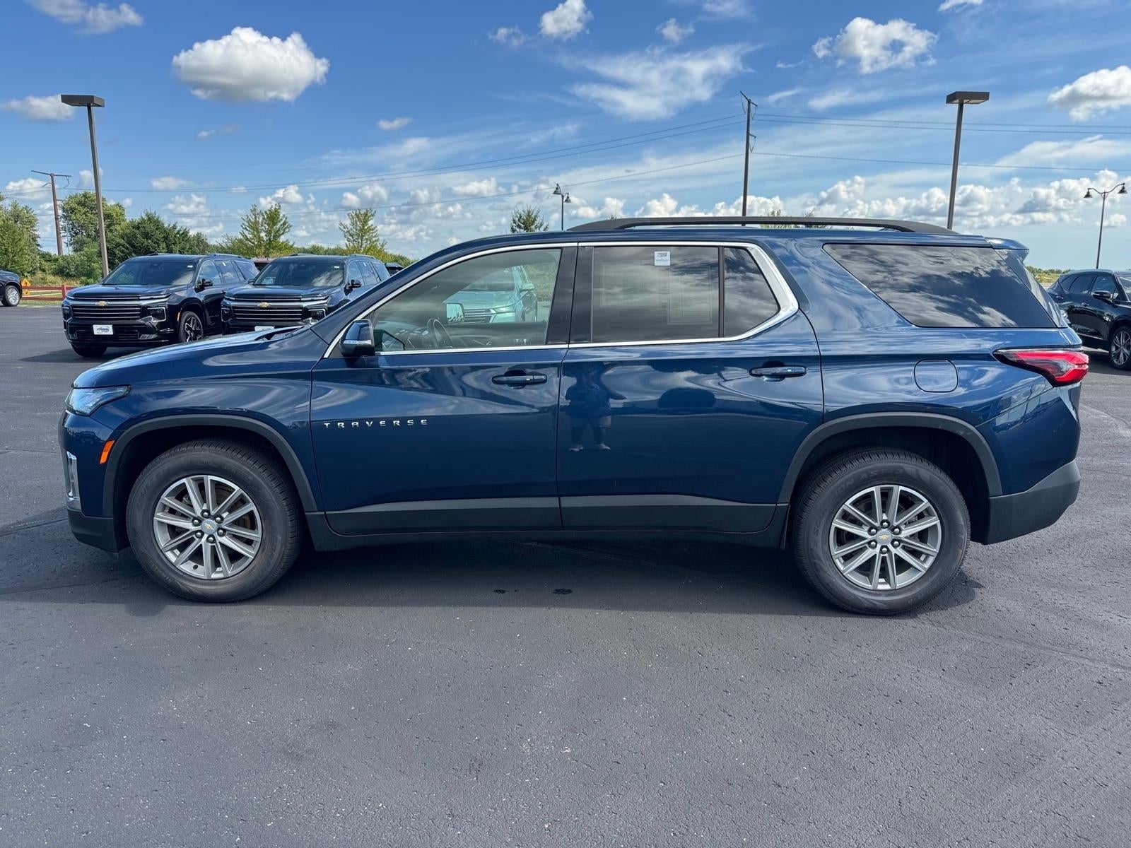 2023 Chevrolet Traverse LT Cloth