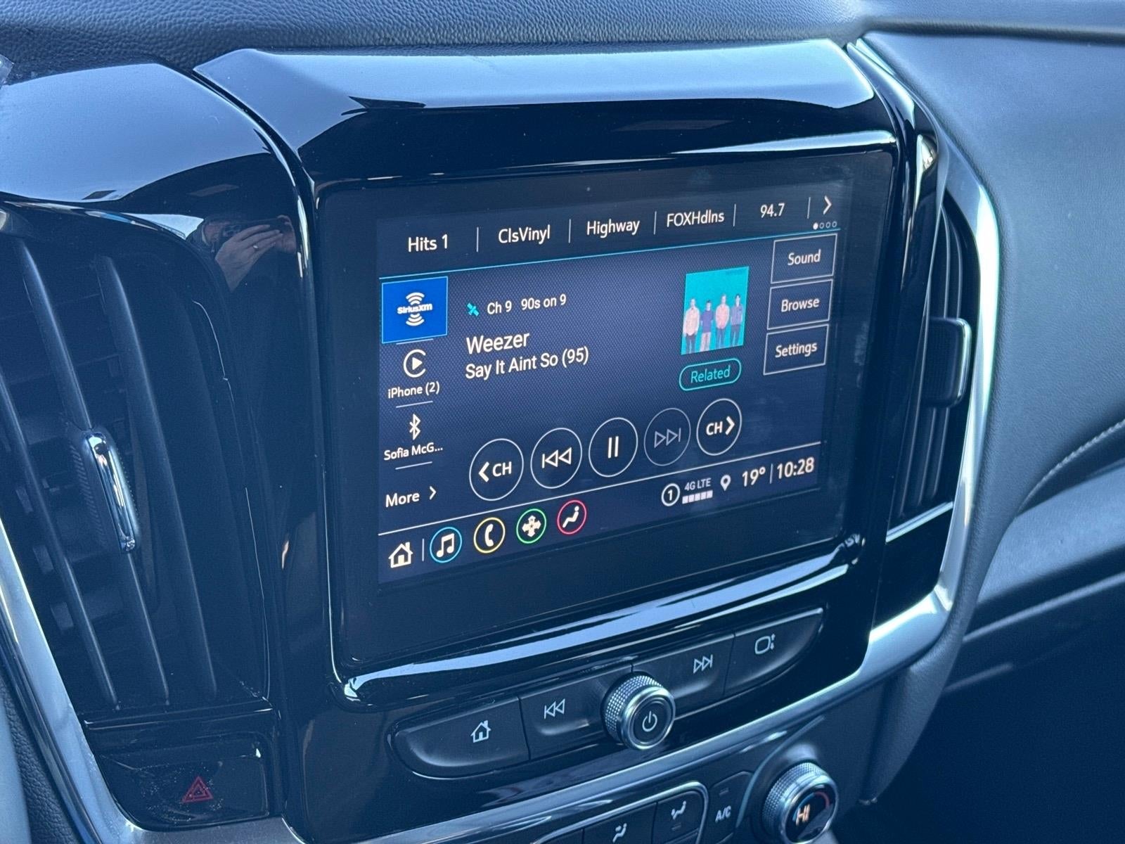 2023 Chevrolet Traverse LT Leather