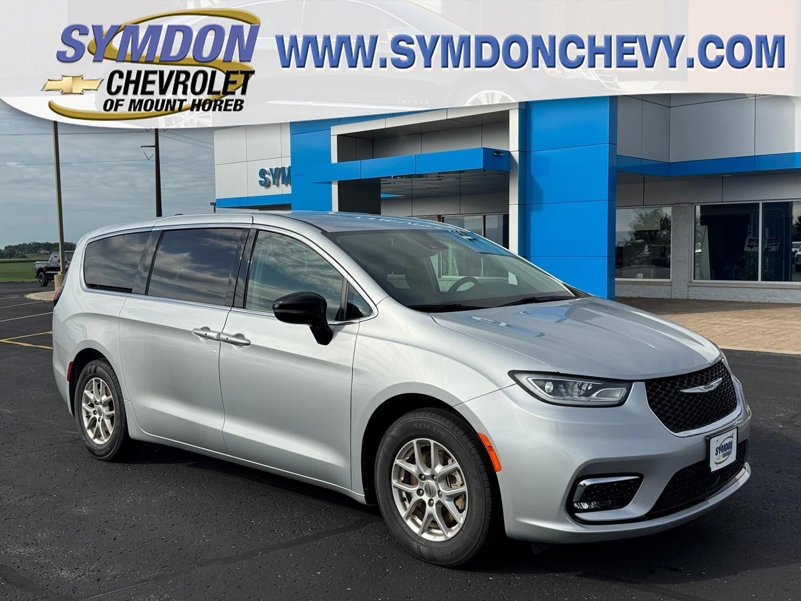 2024 Chrysler Pacifica Touring L