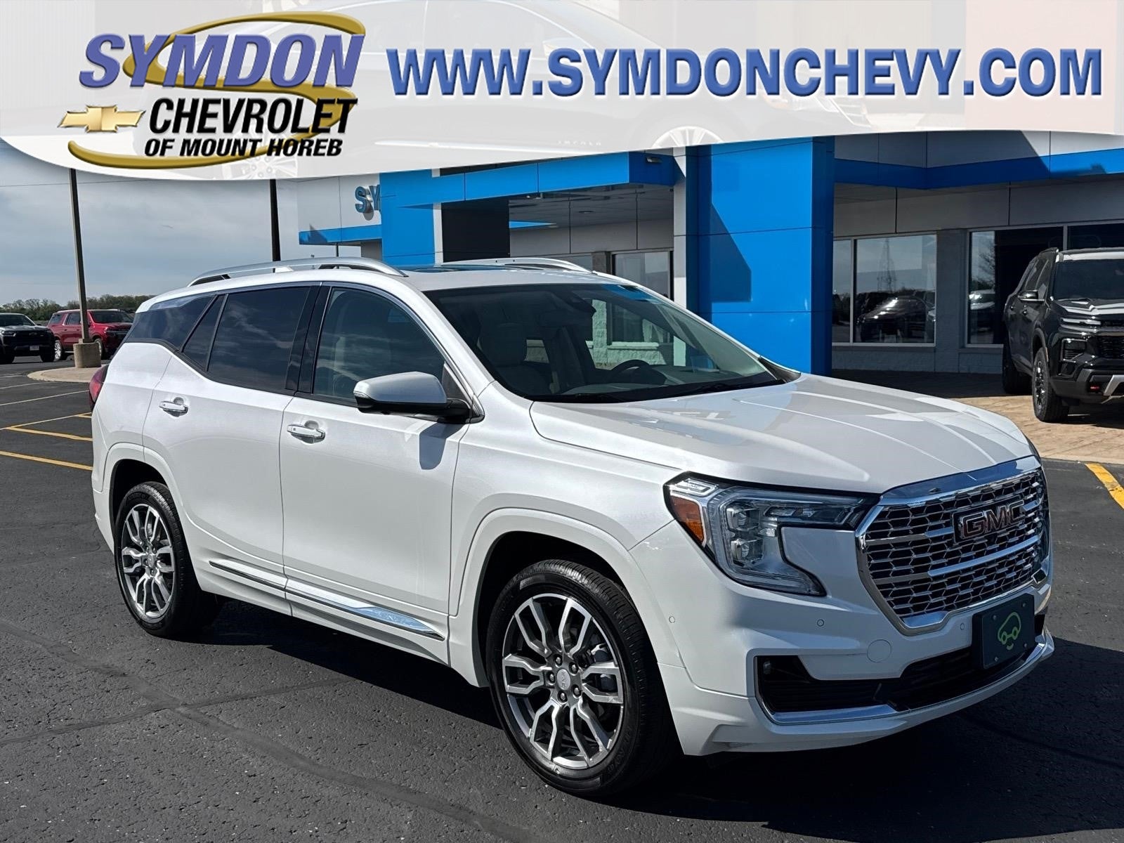 2023 GMC Terrain Denali AWD's photo